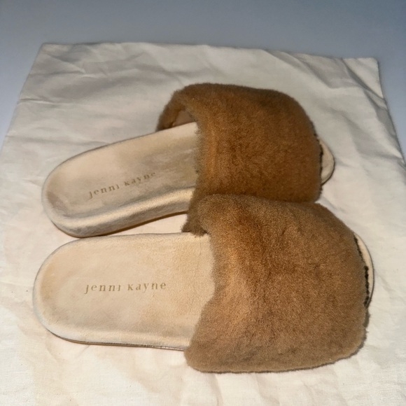 *BRAND NEW* Jenni Kayne Neutral Shearling Slide Sandal Size 6/36 - Picture 2 of 6